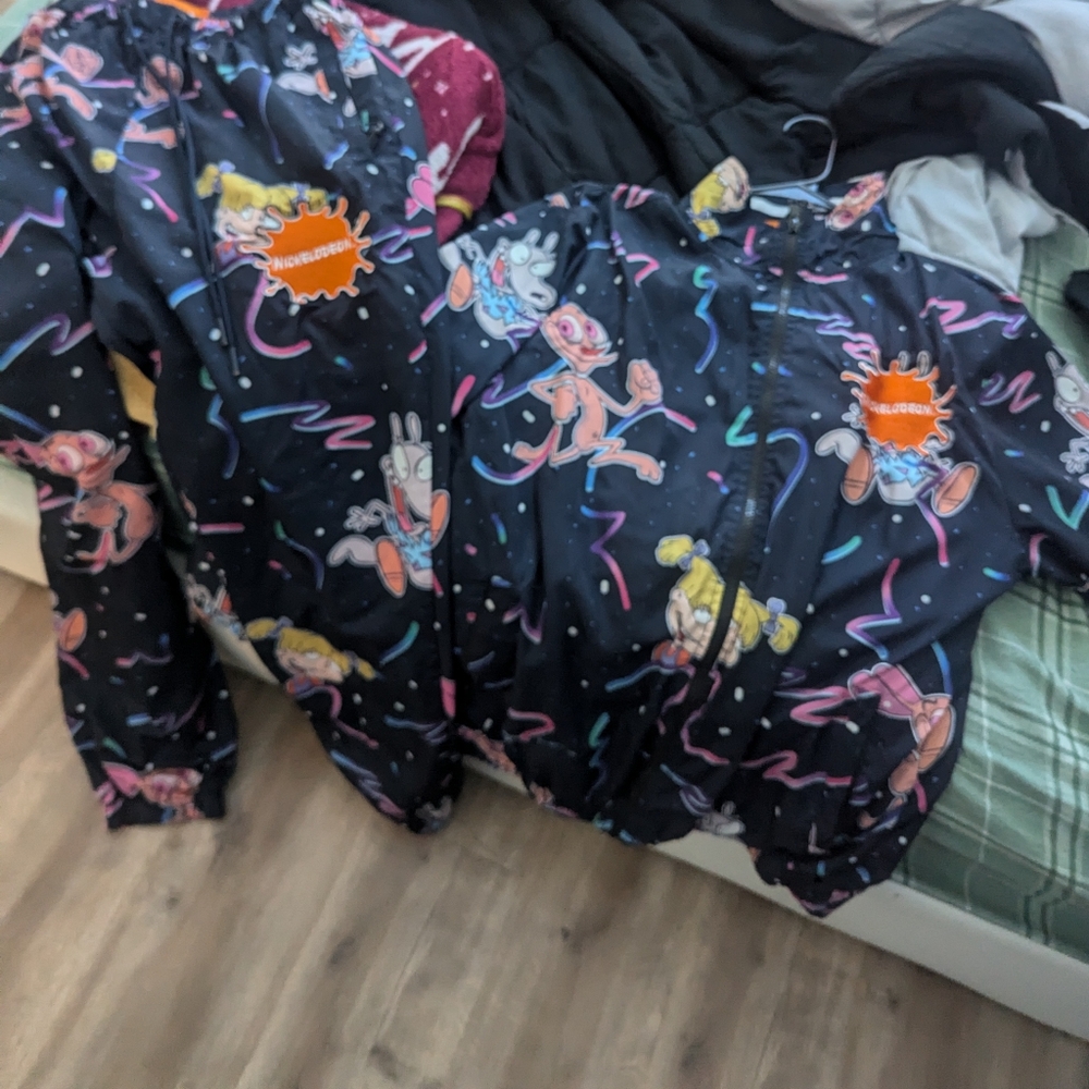 A nickoledoen set(large) good condition
